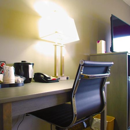 Ramada By Wyndham Edmonton Yellowhead Nw Εξωτερικό φωτογραφία