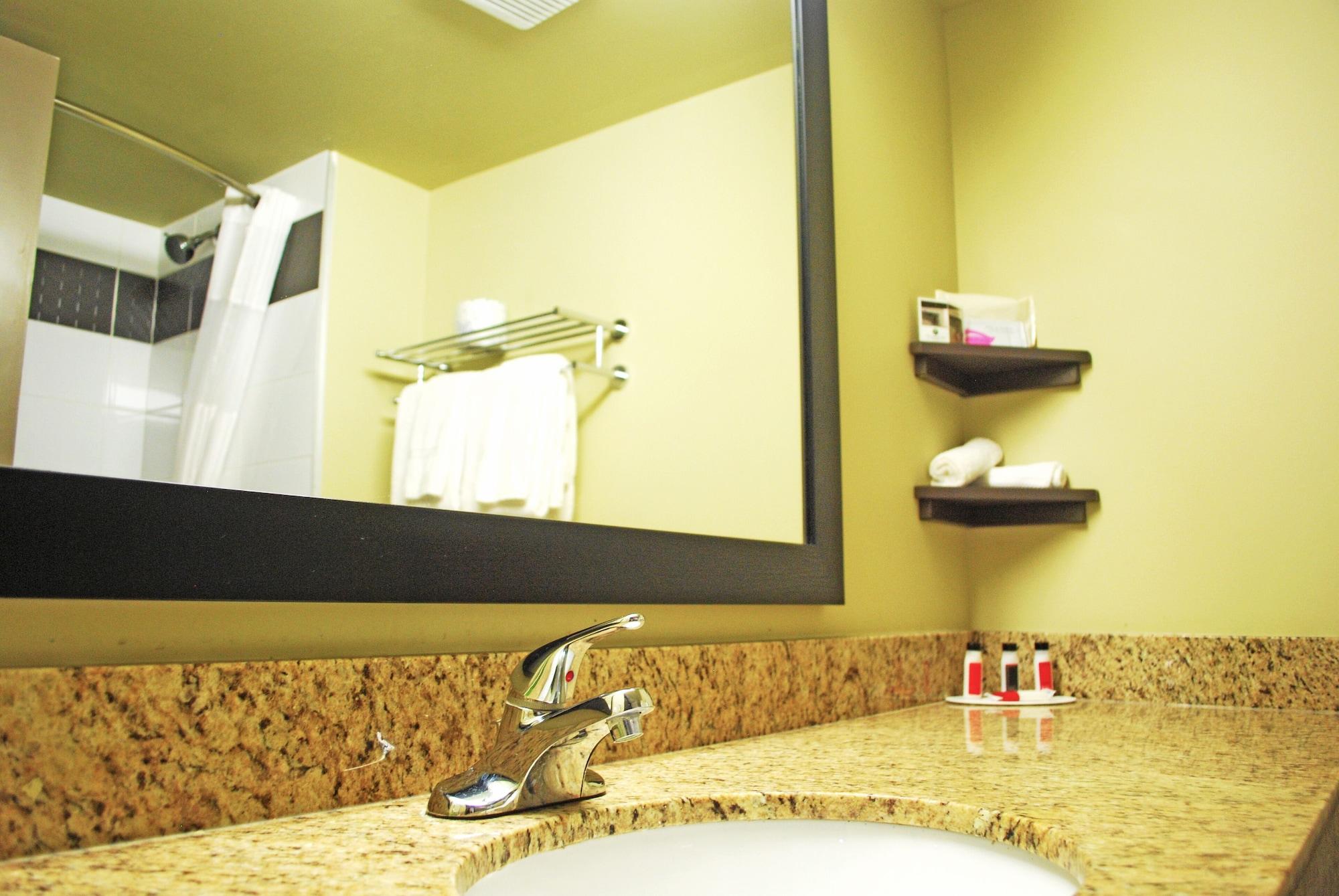 Ramada By Wyndham Edmonton Yellowhead Nw Εξωτερικό φωτογραφία