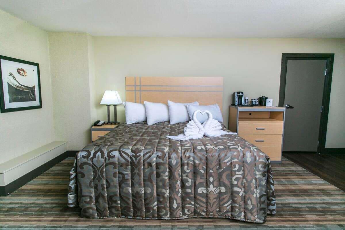 Ramada By Wyndham Edmonton Yellowhead Nw Εξωτερικό φωτογραφία