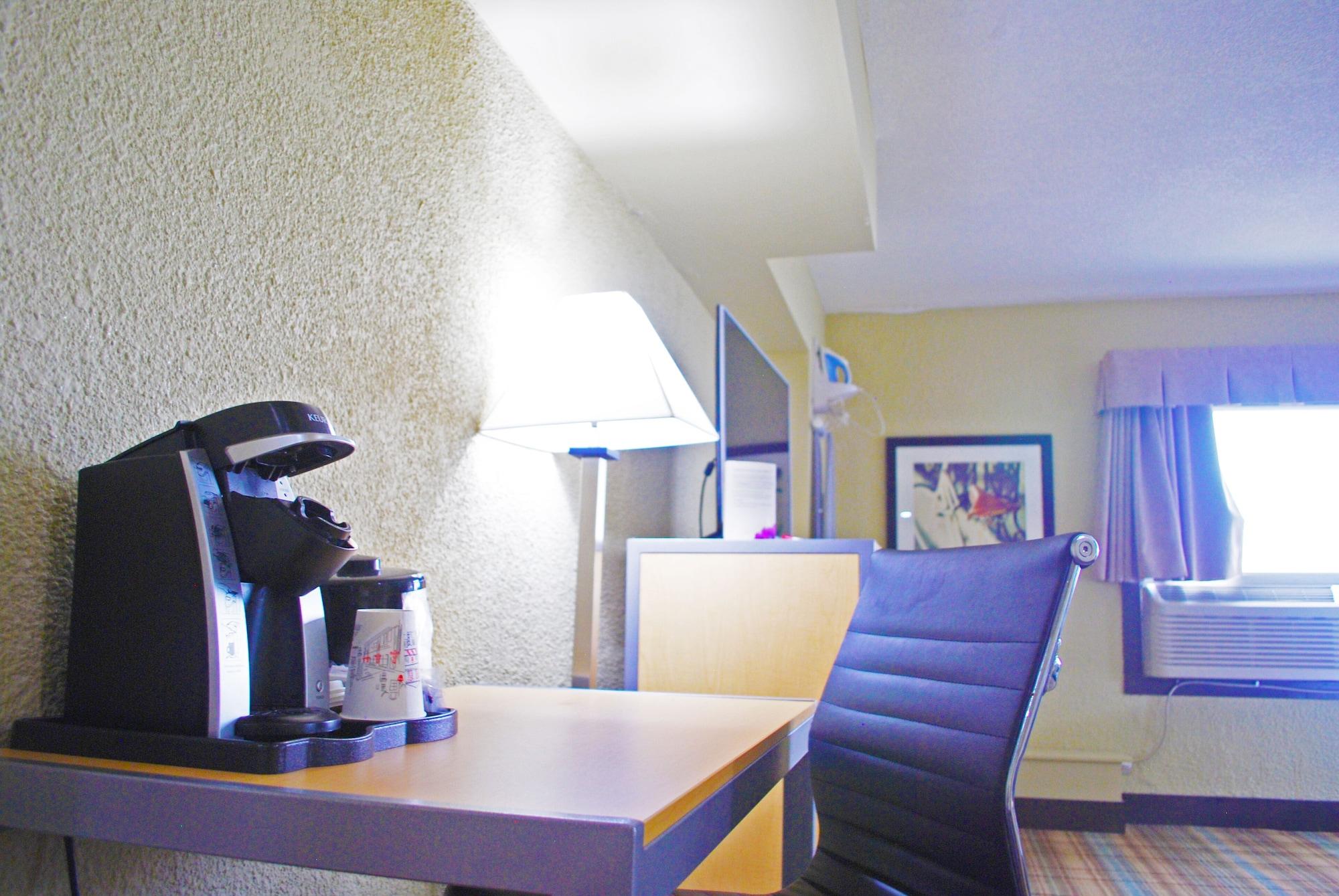 Ramada By Wyndham Edmonton Yellowhead Nw Εξωτερικό φωτογραφία