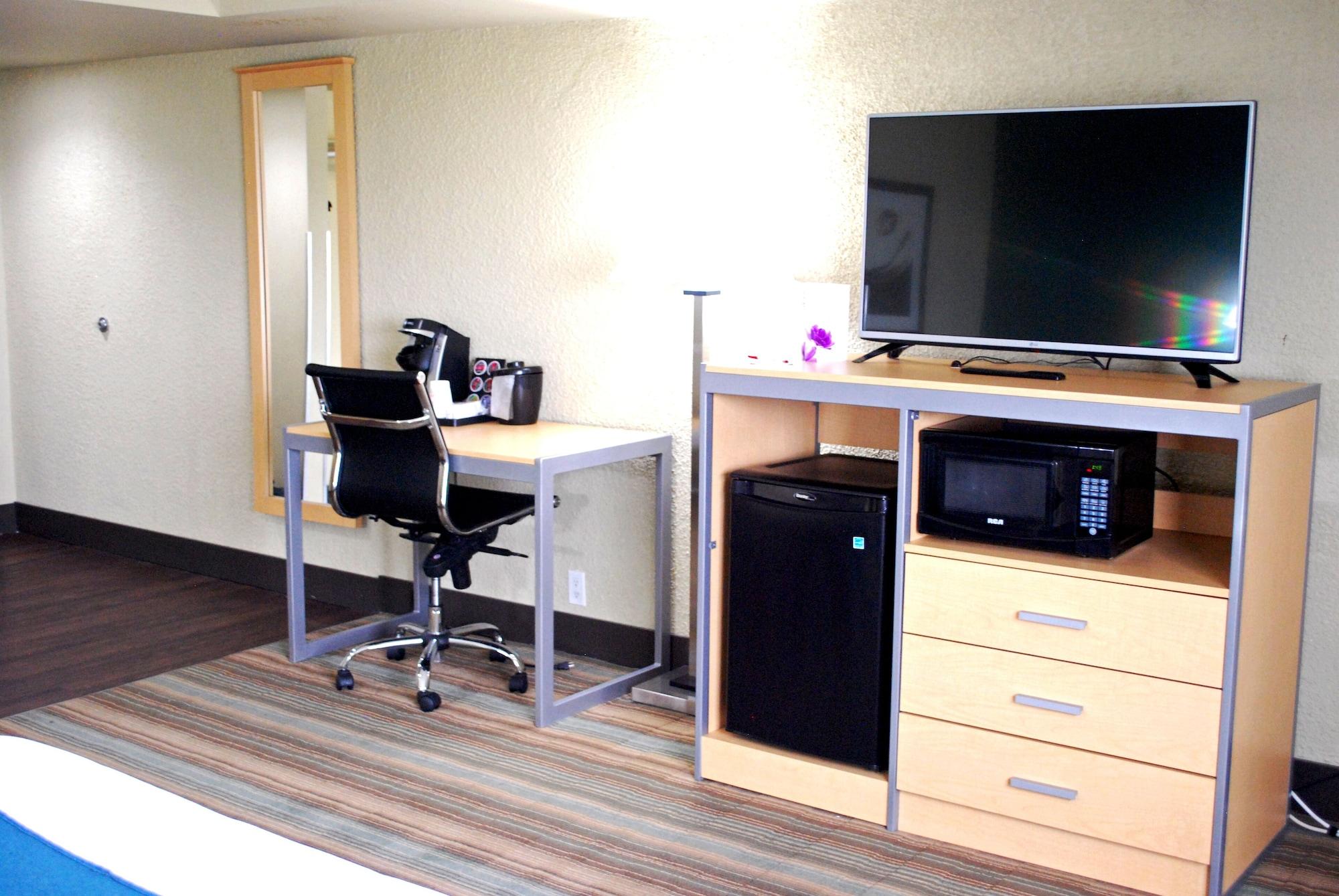 Ramada By Wyndham Edmonton Yellowhead Nw Εξωτερικό φωτογραφία
