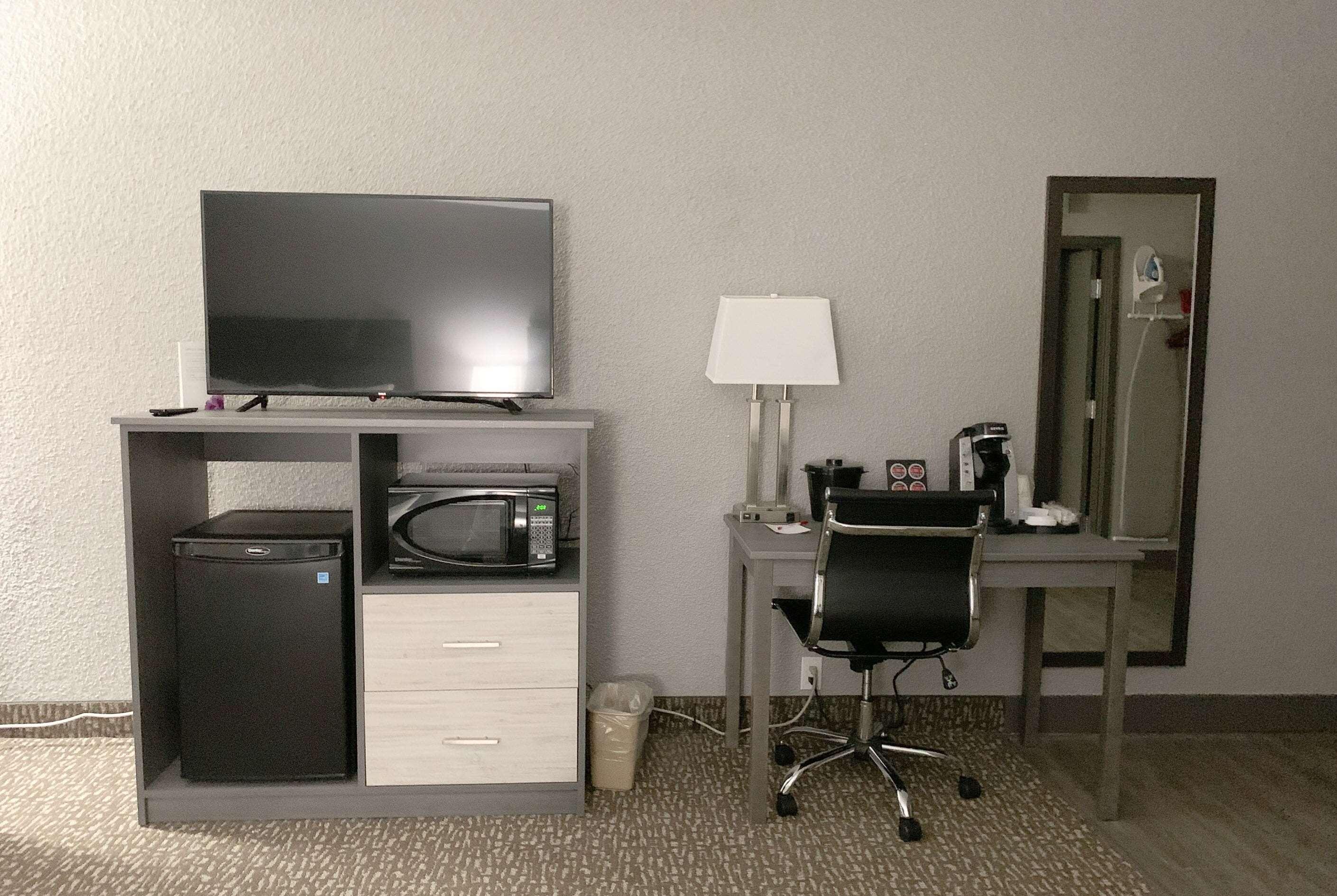 Ramada By Wyndham Edmonton Yellowhead Nw Εξωτερικό φωτογραφία