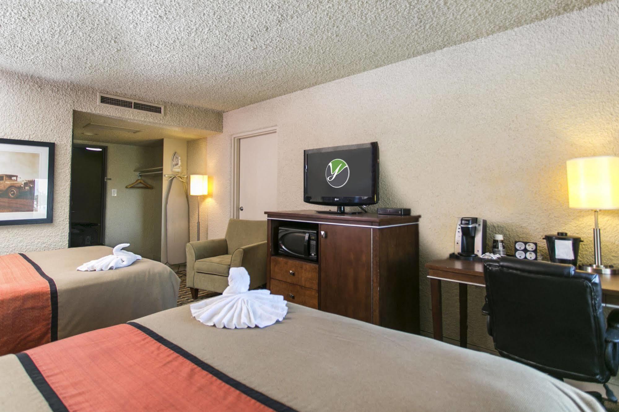 Ramada By Wyndham Edmonton Yellowhead Nw Εξωτερικό φωτογραφία
