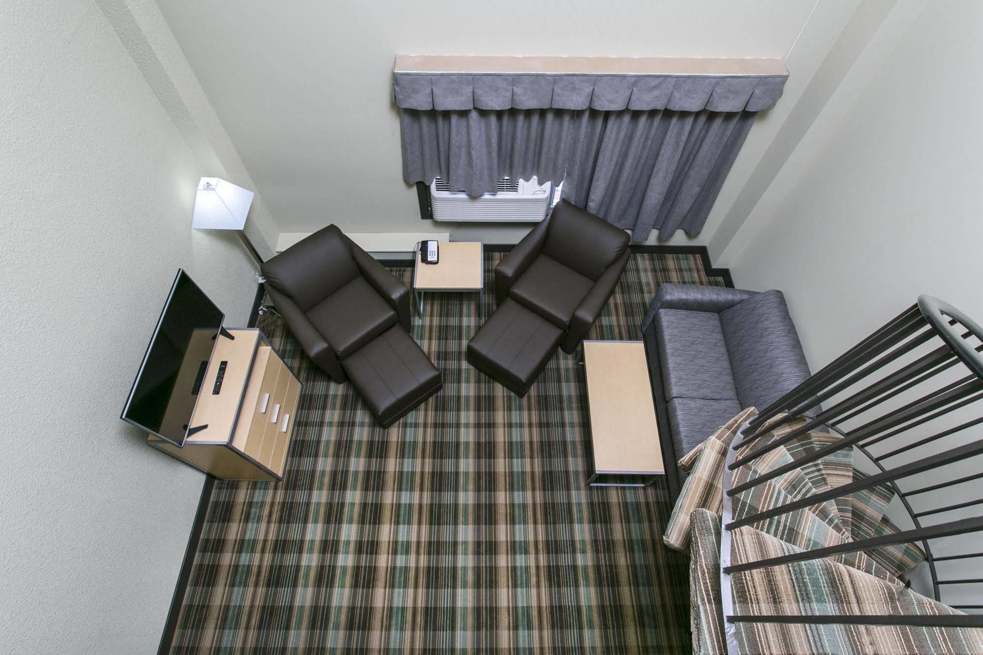 Ramada By Wyndham Edmonton Yellowhead Nw Εξωτερικό φωτογραφία
