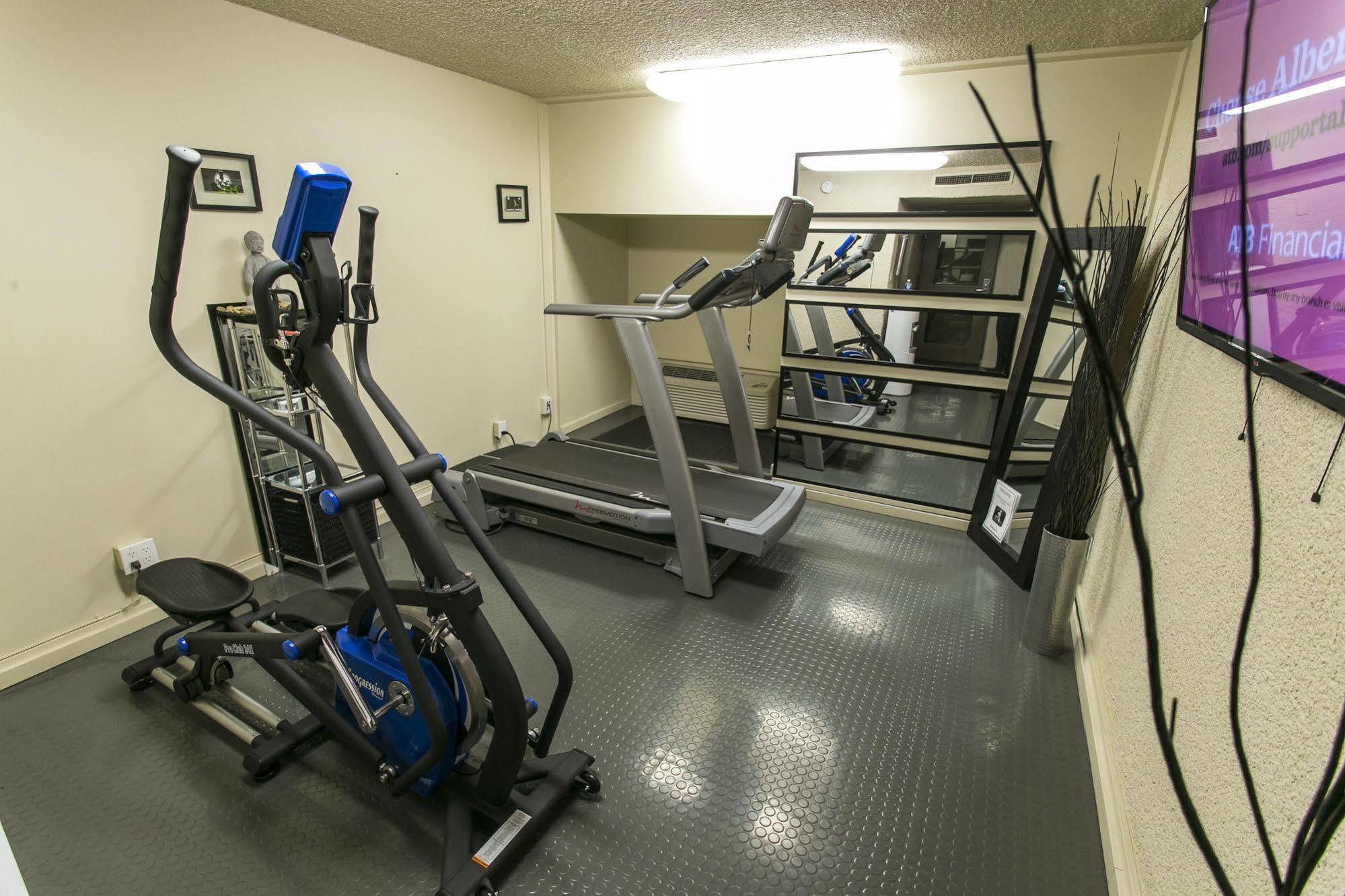 Ramada By Wyndham Edmonton Yellowhead Nw Εξωτερικό φωτογραφία