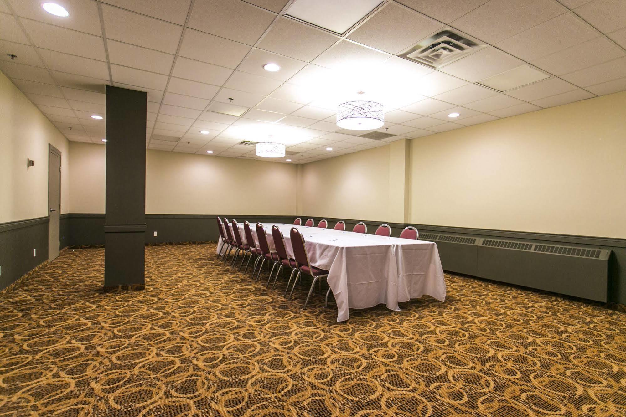 Ramada By Wyndham Edmonton Yellowhead Nw Εξωτερικό φωτογραφία
