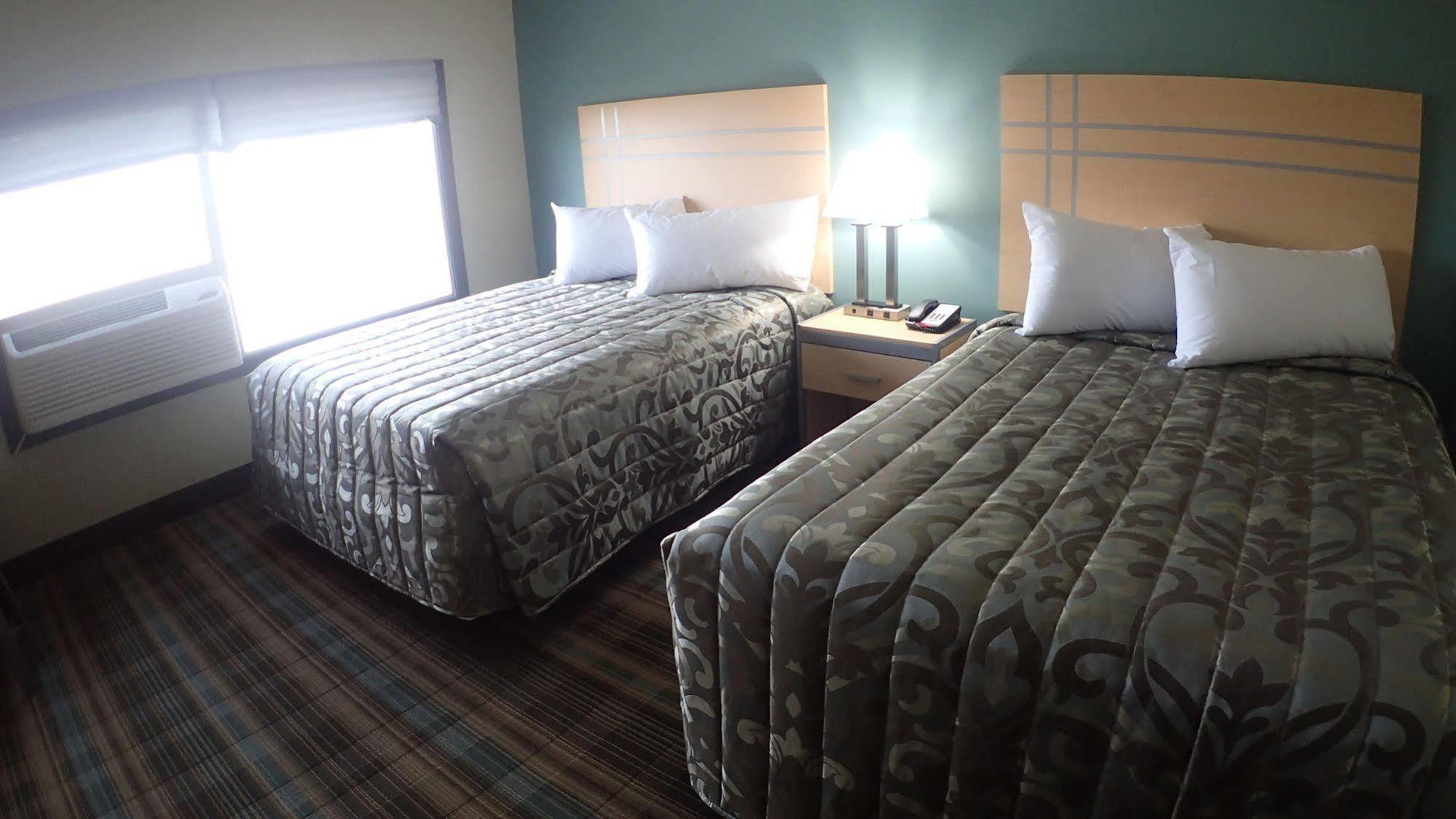 Ramada By Wyndham Edmonton Yellowhead Nw Εξωτερικό φωτογραφία
