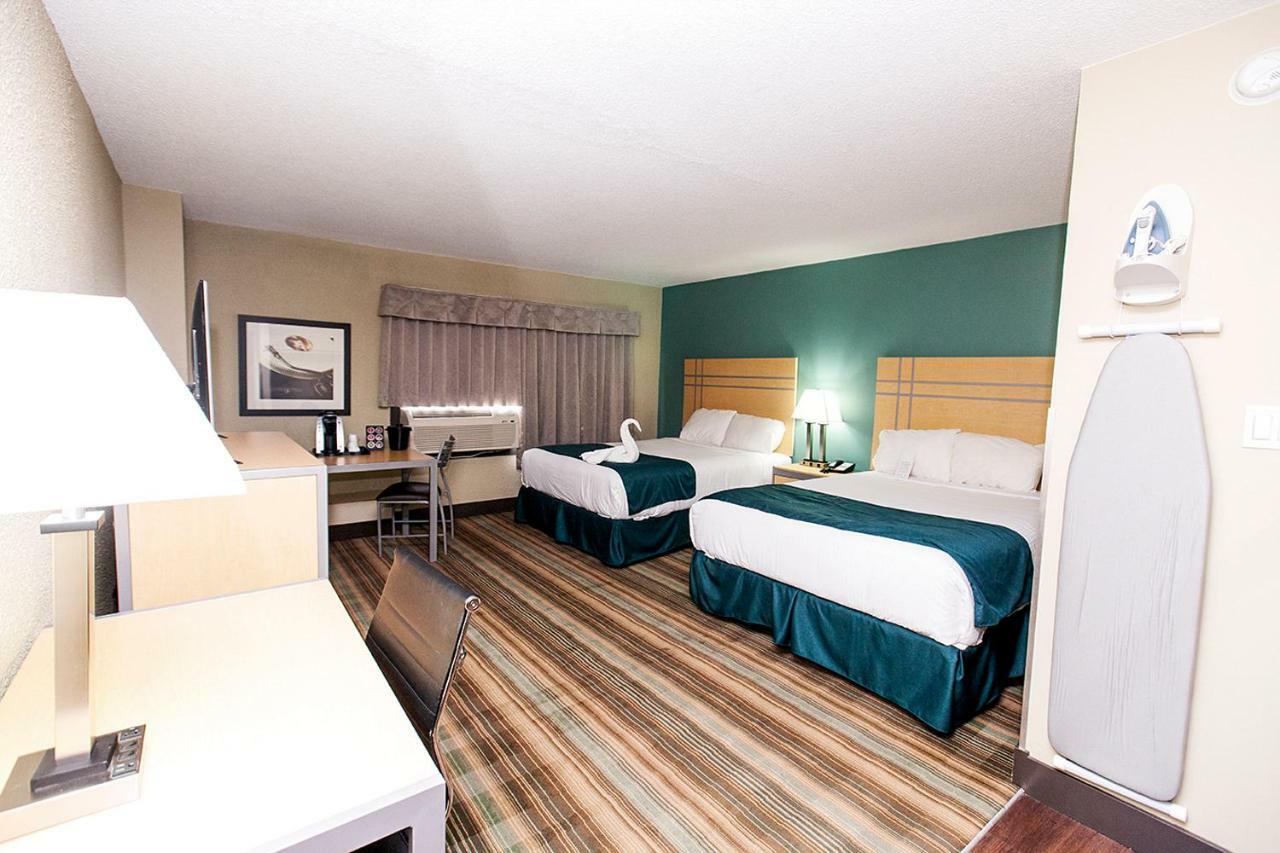 Ramada By Wyndham Edmonton Yellowhead Nw Εξωτερικό φωτογραφία