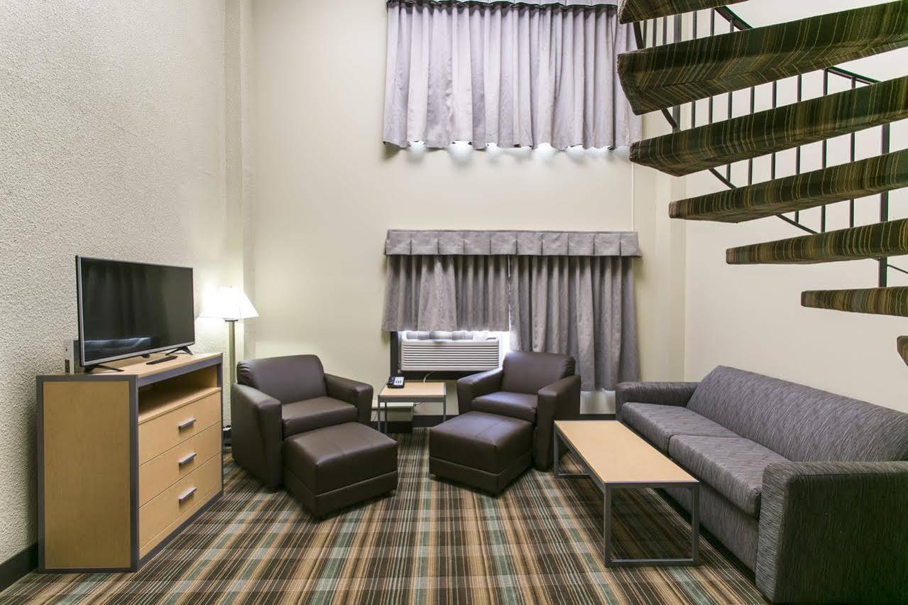 Ramada By Wyndham Edmonton Yellowhead Nw Εξωτερικό φωτογραφία